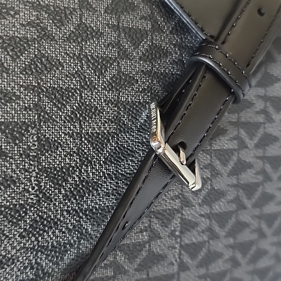 Michael Kors brand Sheila backpack - Picture 7 of 12